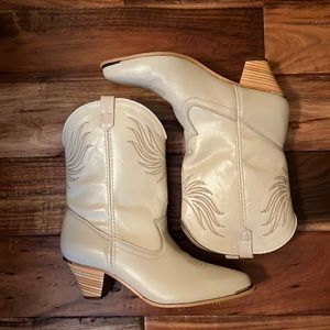 Vintage Off-White Dingo Cowboy Boots, Size 10M